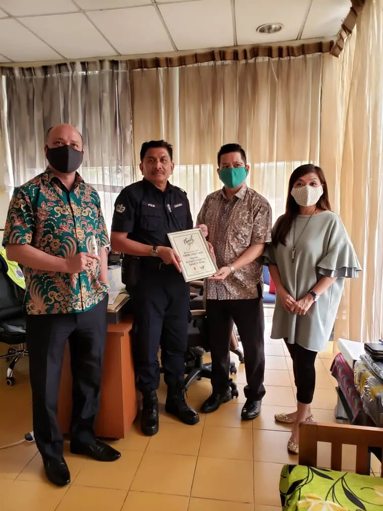 Koperasi Khazanah Suria KL Berhad (KKSB) and The Westwood Group showed its love and presented the OUD Royale Agarwood Spray to schools and police stations