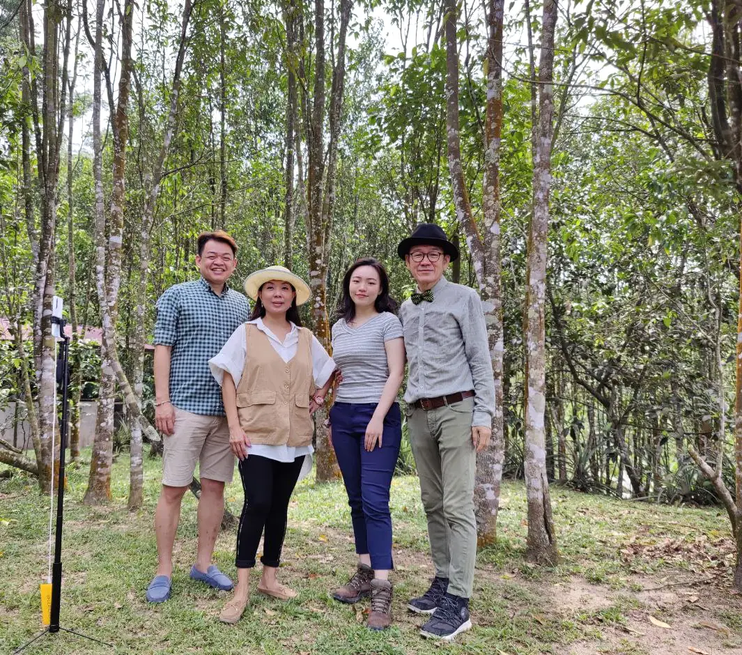 "发哥拉阔世界" visit the agarwood plantation